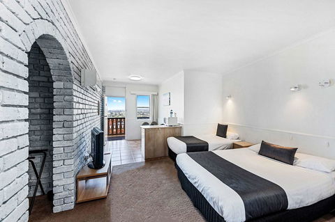 Coach House Launceston - Accommodation Daintree 13