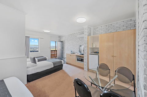 Coach House Launceston - Accommodation Daintree 9