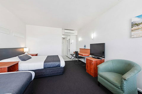 Coach House Launceston - Accommodation Daintree 6