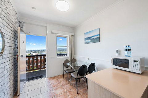 Coach House Launceston - Accommodation Daintree 11