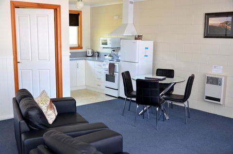 Castaway Holiday Apartments - Accommodation Daintree 23