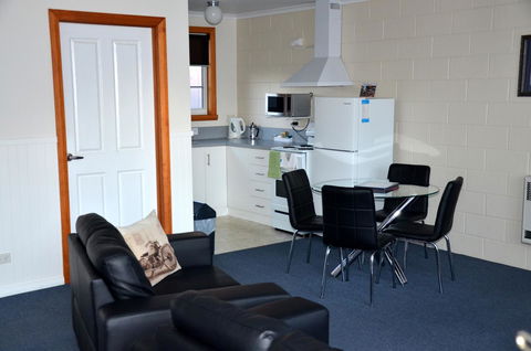 Castaway Holiday Apartments - Accommodation Daintree 10