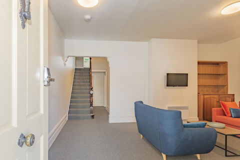 4 Bedroom House - Hobart CBD - Free Parking - Free WIFI - Accommodation Daintree 21