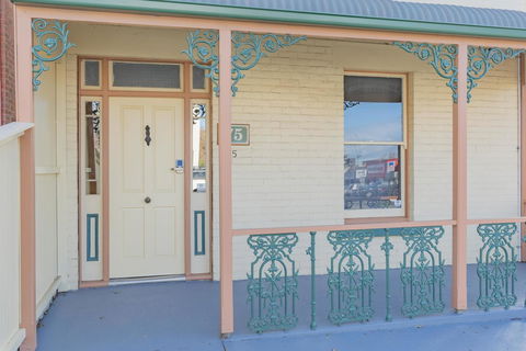 4 Bedroom House - Hobart CBD - Free Parking - Free WIFI - Accommodation Daintree 25