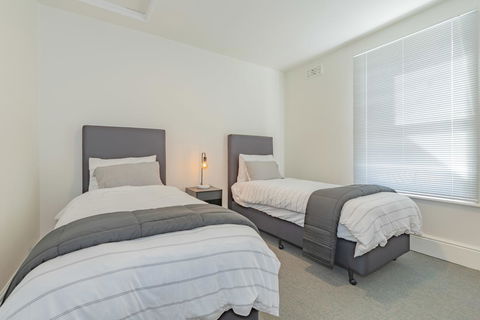 4 Bedroom House - Hobart CBD - Free Parking - Free WIFI - Accommodation Daintree 23