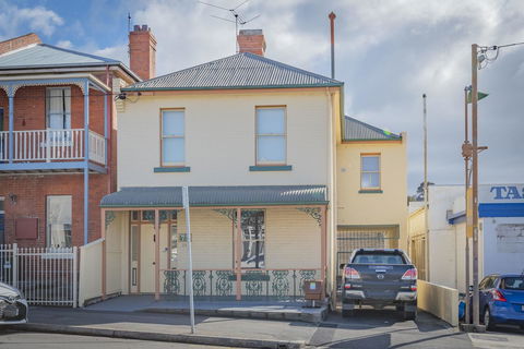 4 Bedroom House - Hobart CBD - Free Parking - Free WIFI - Accommodation Daintree 5