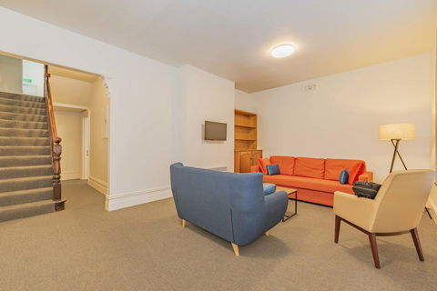 4 Bedroom House - Hobart CBD - Free Parking - Free WIFI - Accommodation Daintree 6