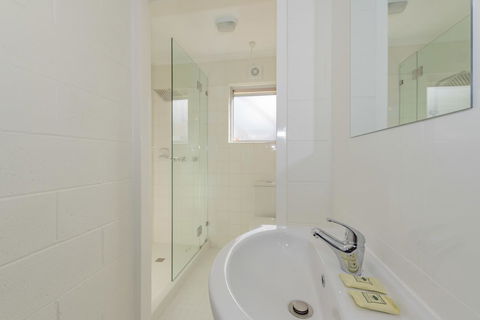 4 Bedroom House - Hobart CBD - Free Parking - Free WIFI - Accommodation Daintree 11