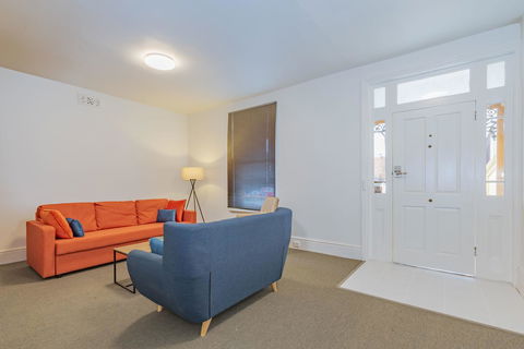 4 Bedroom House - Hobart CBD - Free Parking - Free WIFI - Accommodation Daintree 10