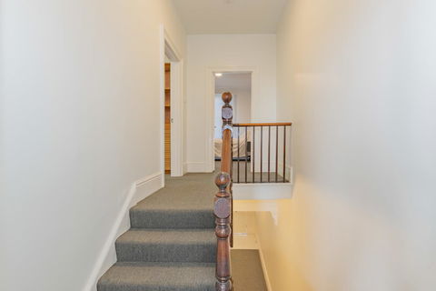 4 Bedroom House - Hobart CBD - Free Parking - Free WIFI - Accommodation Daintree 19