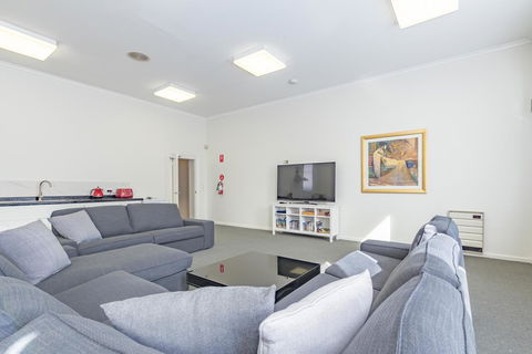 4 Bedroom House - Hobart CBD - Free Parking - Free WIFI - Accommodation Daintree 12