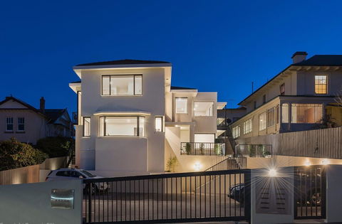 110 Hampden Apartments - Accommodation Daintree 0