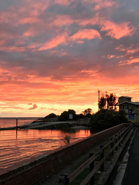 The Waterfront Wynyard - Accommodation Daintree 18