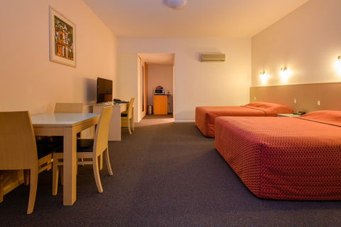 Mayfair Plaza Motel And Apartments - Accommodation Daintree 6