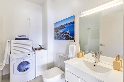 Bellerive Marina View Apartments NO 27 - Accommodation Daintree 10