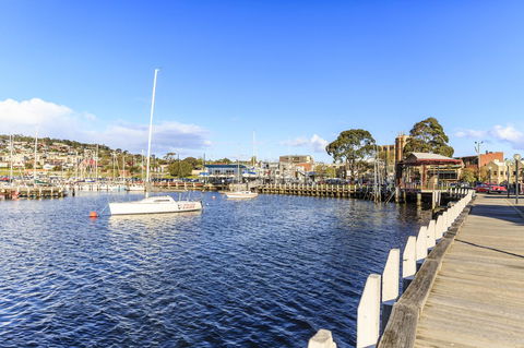 Bellerive Marina View Apartments NO 27 - Accommodation Daintree 21