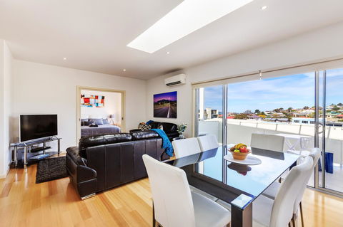 Bellerive Marina View Apartments NO 27 - Accommodation Daintree 2