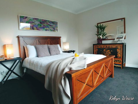 The WeareHouse In Deloraine - Accommodation Daintree 23