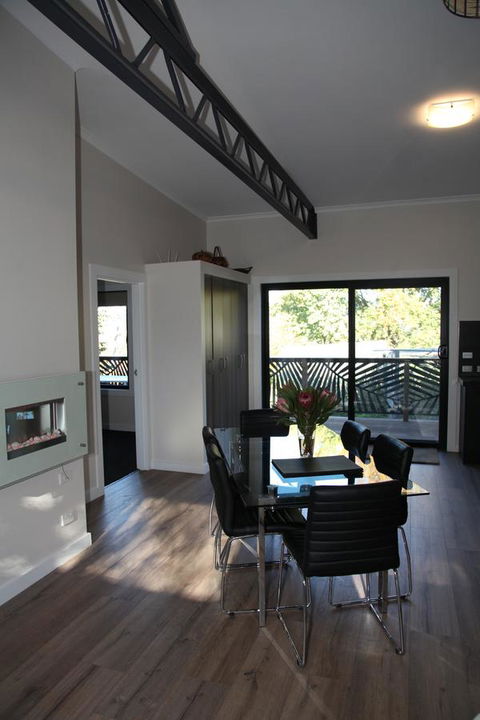 The WeareHouse In Deloraine - Accommodation Daintree 33