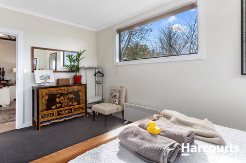 The WeareHouse In Deloraine - Accommodation Daintree 19
