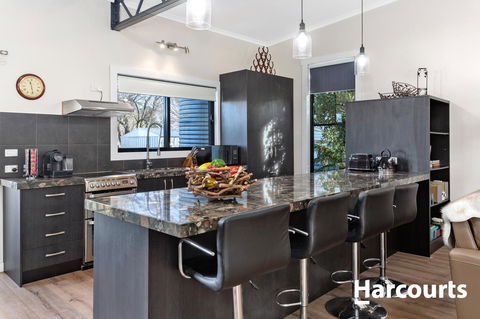 The WeareHouse In Deloraine - Accommodation Daintree 17