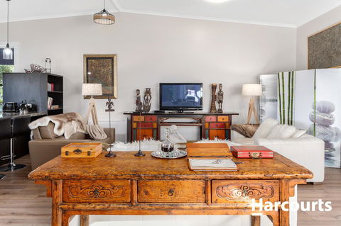 The WeareHouse In Deloraine - Accommodation Daintree 16