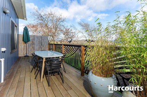 The WeareHouse In Deloraine - Accommodation Daintree 9