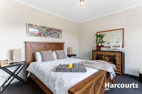 The WeareHouse In Deloraine - Accommodation Daintree 4