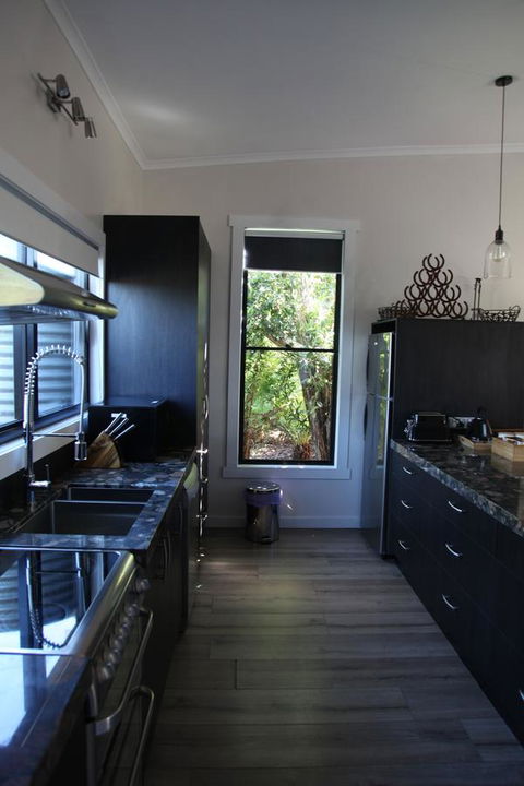 The WeareHouse In Deloraine - Accommodation Daintree 32