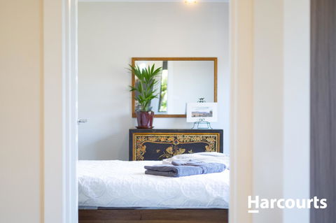 The WeareHouse In Deloraine - Accommodation Daintree 21