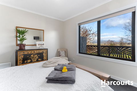 The WeareHouse In Deloraine - Accommodation Daintree 10