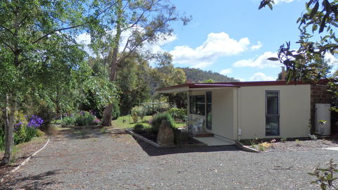 Karoola Cottage Self Contained - Accommodation Daintree 10