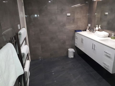 Jenatt Apartments Salamanca - Accommodation Daintree 4