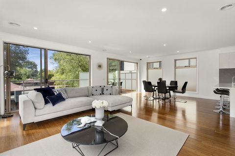 NEW Inner Melb Luxury Modern Grand Holiday House - Great Location, Wifi, Parking - Accommodation Daintree 1