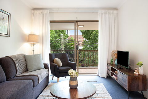 Newly-furnished 2-Bed Apartment With Gym And Pool - Accommodation Daintree 0