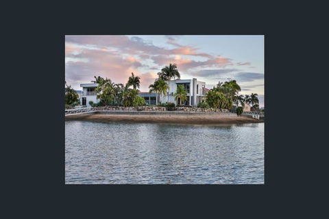 NewPort Dream Quiet Island - No Party - Accommodation Daintree 0