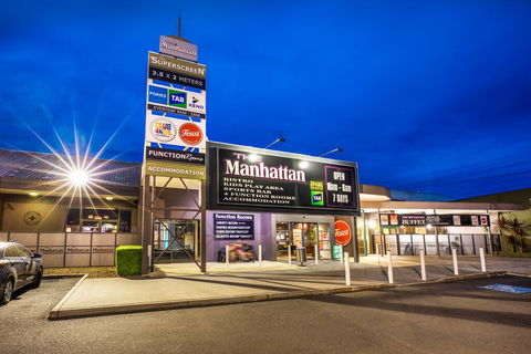 Nightcap At Manhattan Hotel - Accommodation Daintree 1