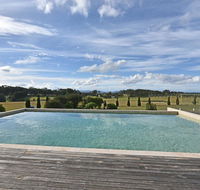 Noble Willow Homestead Lovedale. Super Spacious with views and pool - Accommodation Daintree