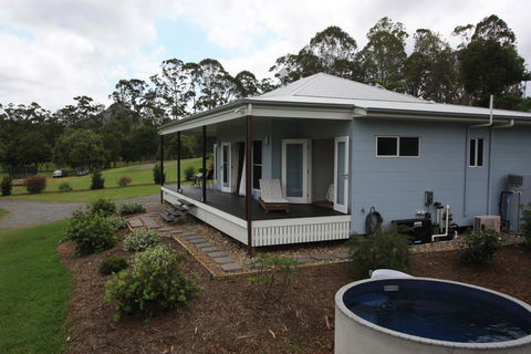 Noosa Hinterland Country Cottage 'Tru-Blu' - Accommodation Daintree 2
