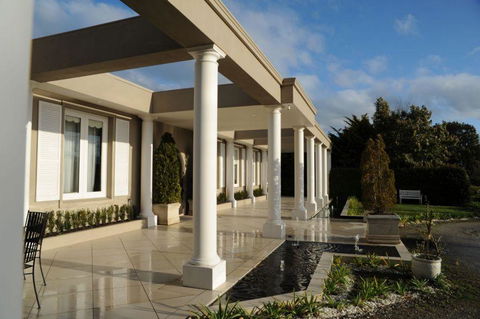 Norwood House Motel & Receptions - Accommodation Daintree 0