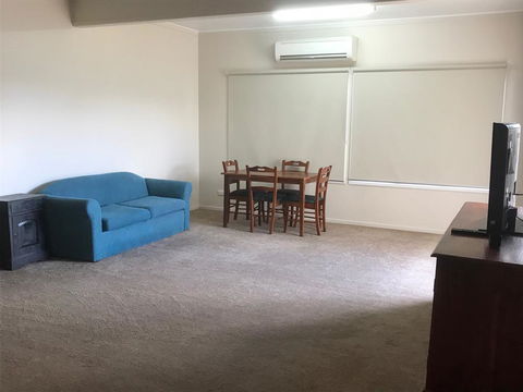 O'Shea's Royal Hotel - Accommodation Daintree 1