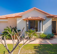 Oceania Cottage - LJHooker Yamba - Accommodation Daintree