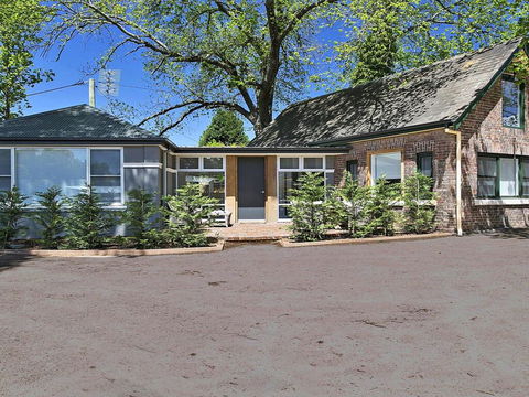 Old Bank Stables - 3 Night Weekends For Price Of 2 - Accommodation Daintree 0