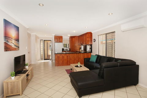 Oomoo 27b - 4 BDRM Townhouse - Close To Beaches - Accommodation Daintree 3