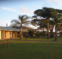 Ourimbah - across from the local rock pools - Accommodation Daintree