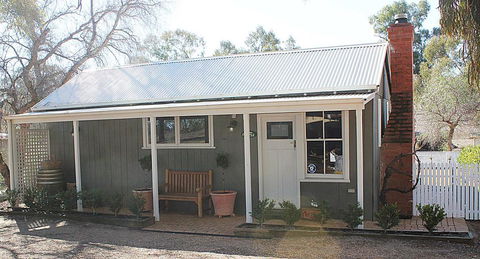 Outback Cellar & Country Cottage - Accommodation Daintree 2