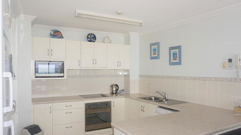 Pacific Surf Absolute Beachfront Apartments - Accommodation Daintree 2