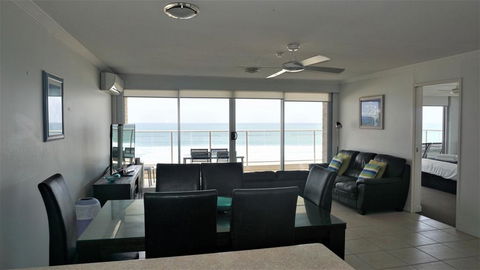 Pacific Surf Absolute Beachfront Apartments - Accommodation Daintree 3