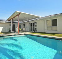 Palm 95 - Modern 4 BDRM Home with Pool - Accommodation Daintree