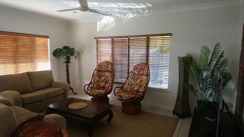 Palm Lakeside Holiday Home - Bowen, Whitsundays, Queensland - Accommodation Daintree 2